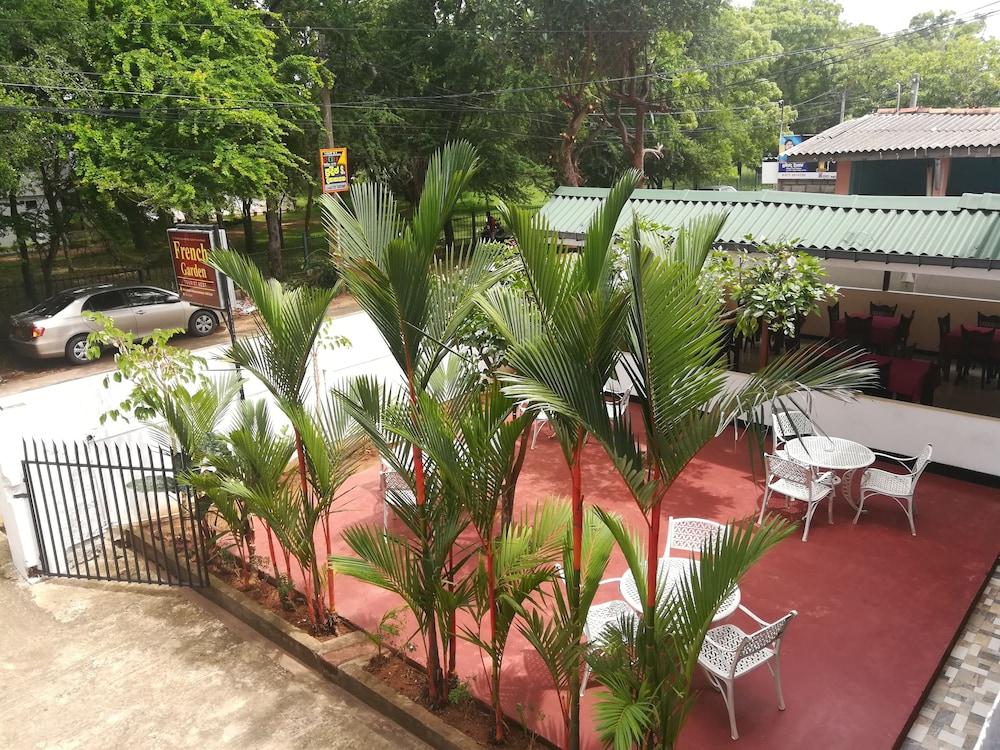 French Garden Tourist Rest Hotel Anuradhapura Buitenkant foto