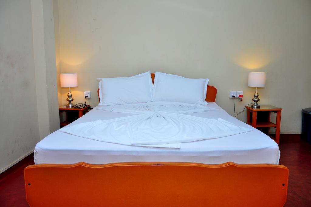 French Garden Tourist Rest Hotel Anuradhapura Kamer foto