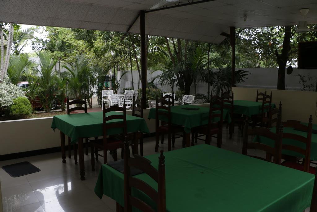 French Garden Tourist Rest Hotel Anuradhapura Buitenkant foto