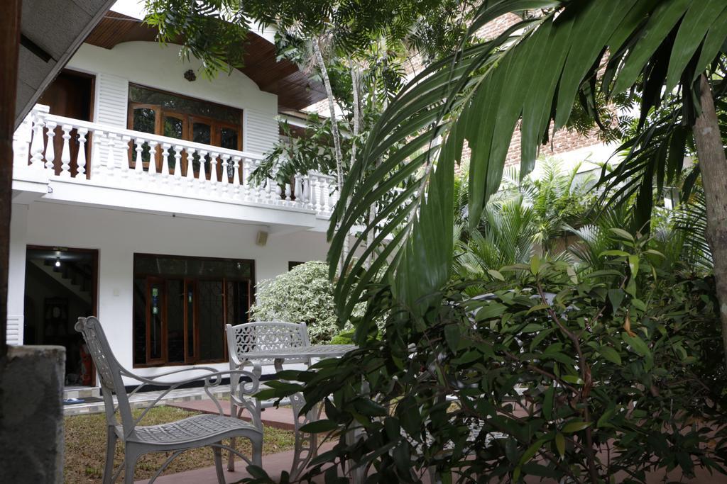 French Garden Tourist Rest Hotel Anuradhapura Buitenkant foto