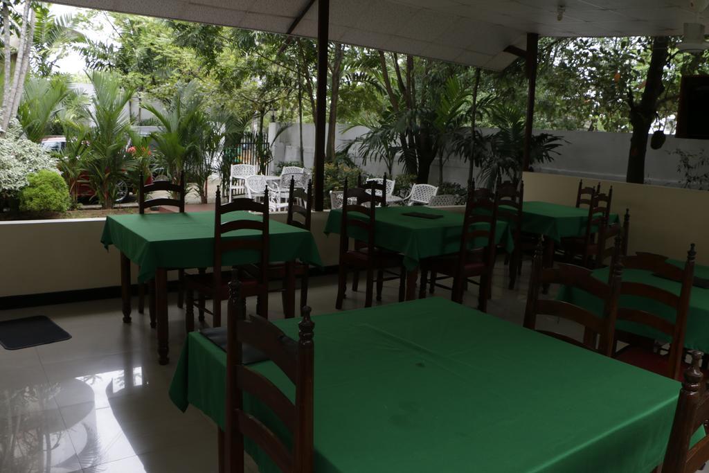 French Garden Tourist Rest Hotel Anuradhapura Buitenkant foto