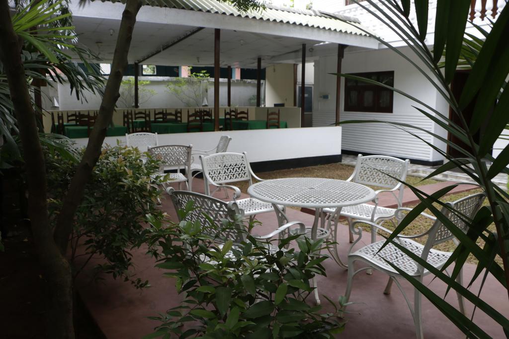 French Garden Tourist Rest Hotel Anuradhapura Buitenkant foto