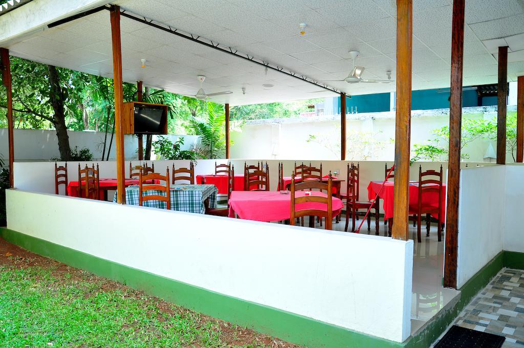 French Garden Tourist Rest Hotel Anuradhapura Buitenkant foto