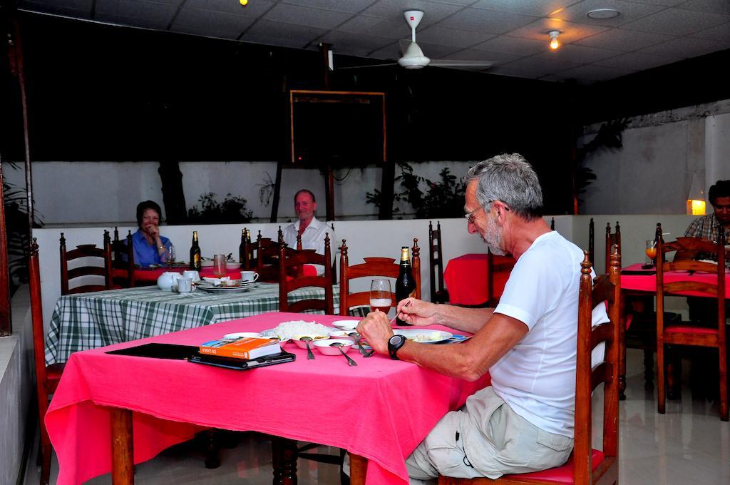 French Garden Tourist Rest Hotel Anuradhapura Buitenkant foto