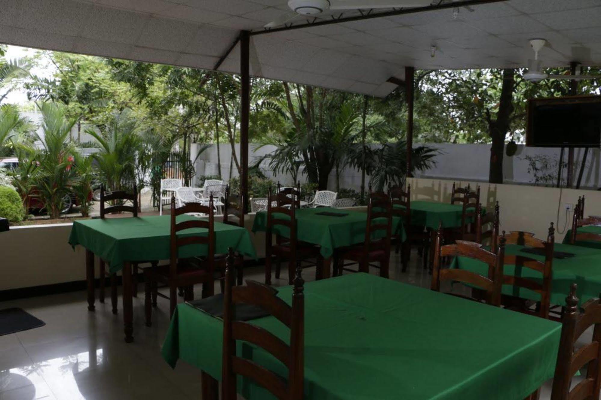 French Garden Tourist Rest Hotel Anuradhapura Buitenkant foto