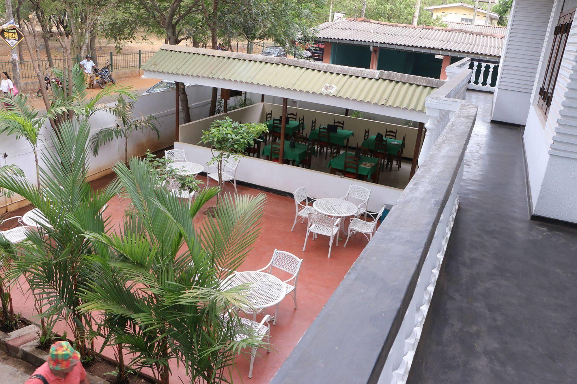 French Garden Tourist Rest Hotel Anuradhapura Buitenkant foto