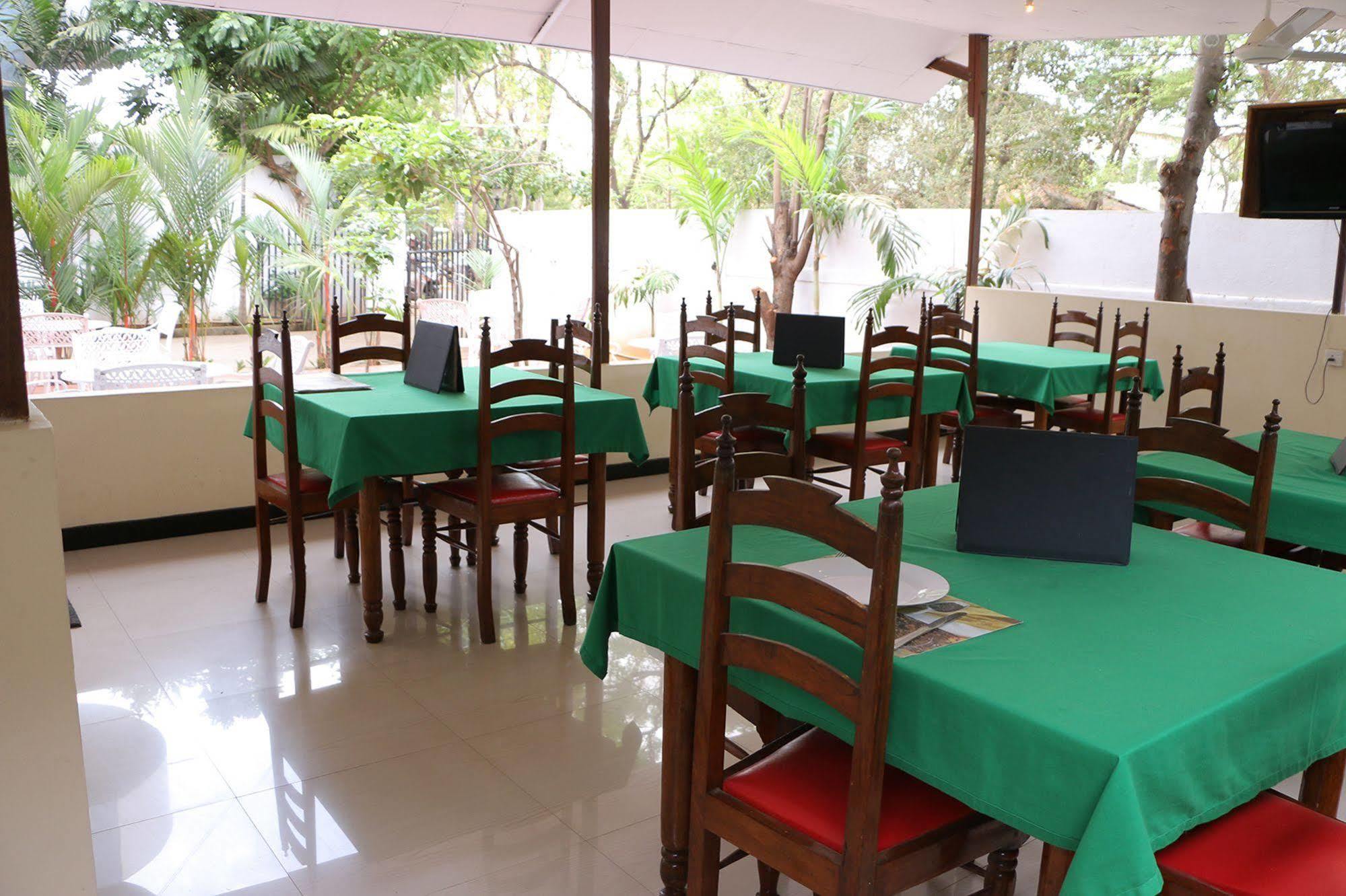 French Garden Tourist Rest Hotel Anuradhapura Buitenkant foto